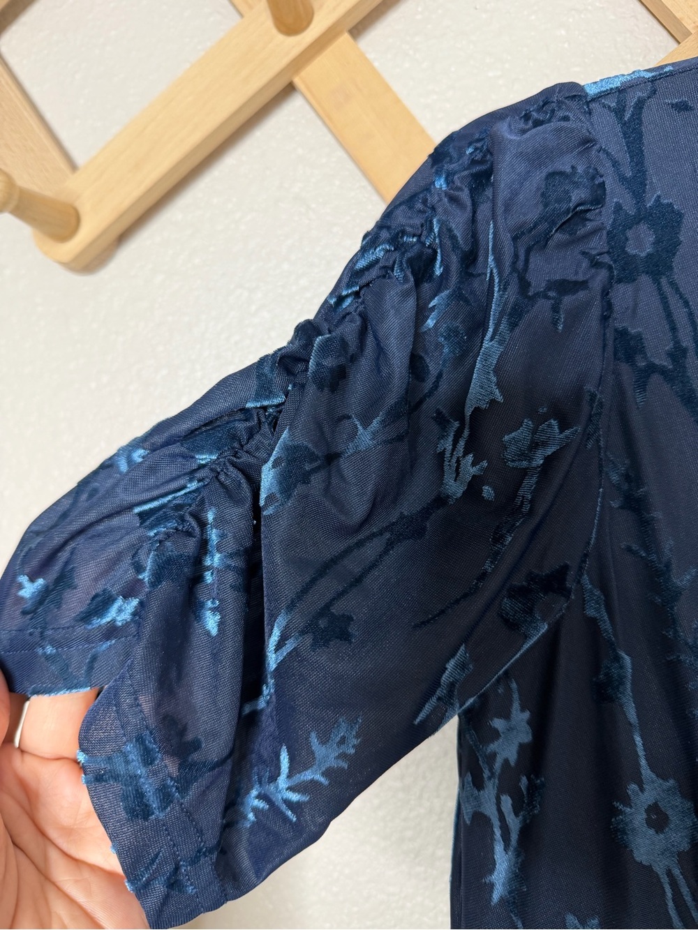 Anthropologie Hutch Puff Sleeve Velvet Navy Blue Floral Dress Sz 4p - Picture 4 of 10